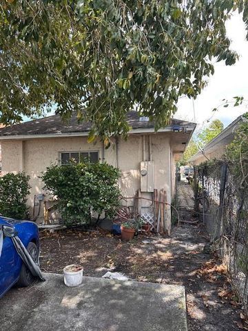 518 S E Street, Lake Worth Beach, FL 33460