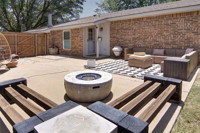 5100 Hawkins Cemetery Road, Arlington, TX 76017