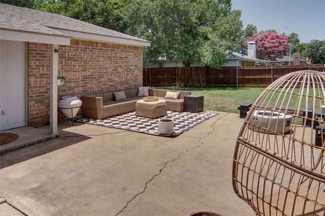 5100 Hawkins Cemetery Road, Arlington, TX 76017