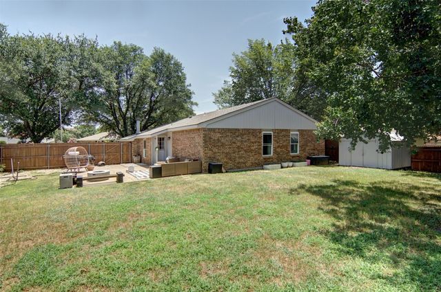 5100 Hawkins Cemetery Road, Arlington, TX 76017