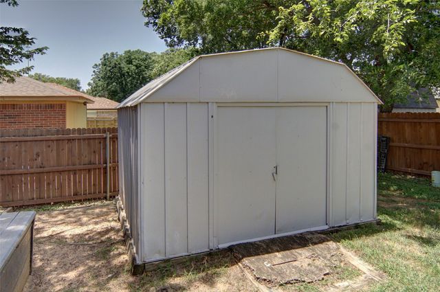 5100 Hawkins Cemetery Road, Arlington, TX 76017