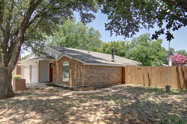 5100 Hawkins Cemetery Road, Arlington, TX 76017