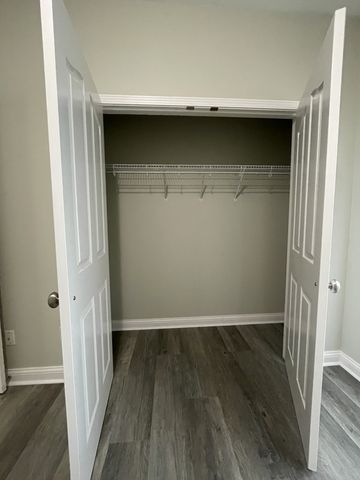 545 Red Fox Dr, Burns, TN 37029