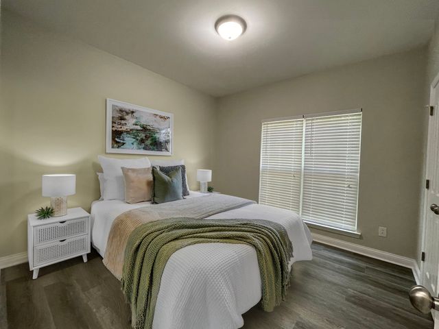 545 Red Fox Dr, Burns, TN 37029