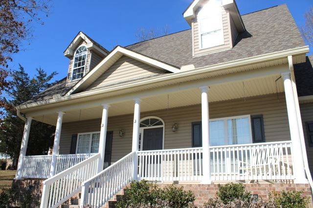 545 Red Fox Dr, Burns, TN 37029