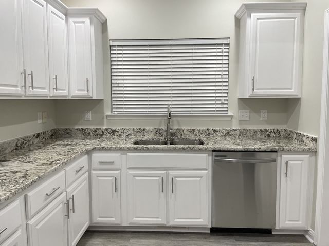 545 Red Fox Dr, Burns, TN 37029