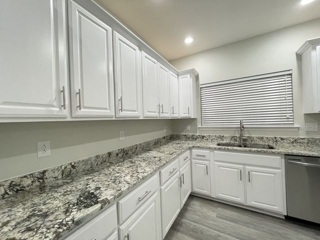 545 Red Fox Dr, Burns, TN 37029