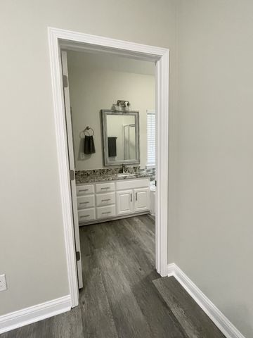 545 Red Fox Dr, Burns, TN 37029