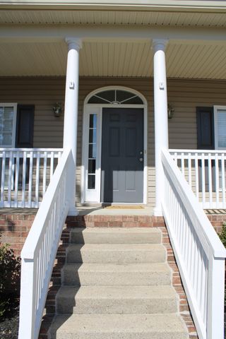 545 Red Fox Dr, Burns, TN 37029