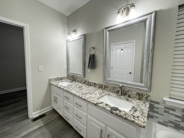 545 Red Fox Dr, Burns, TN 37029