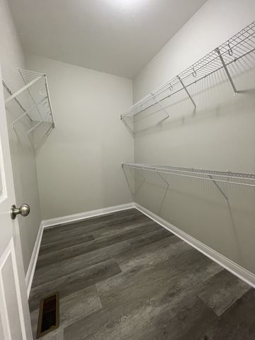 545 Red Fox Dr, Burns, TN 37029