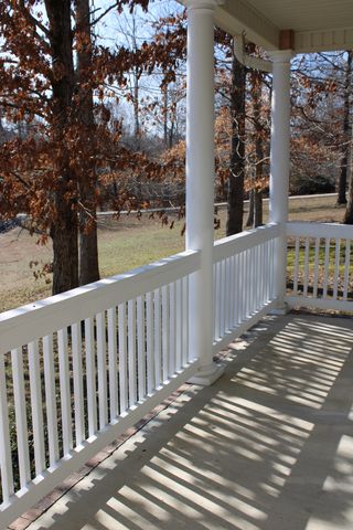 545 Red Fox Dr, Burns, TN 37029