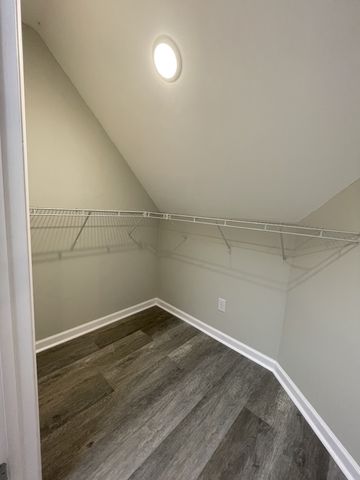 545 Red Fox Dr, Burns, TN 37029