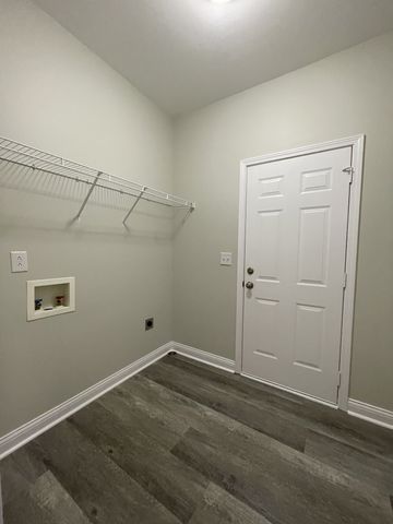 545 Red Fox Dr, Burns, TN 37029