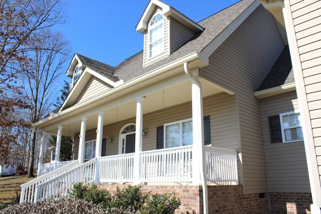 545 Red Fox Dr, Burns, TN 37029