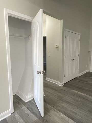 545 Red Fox Dr, Burns, TN 37029