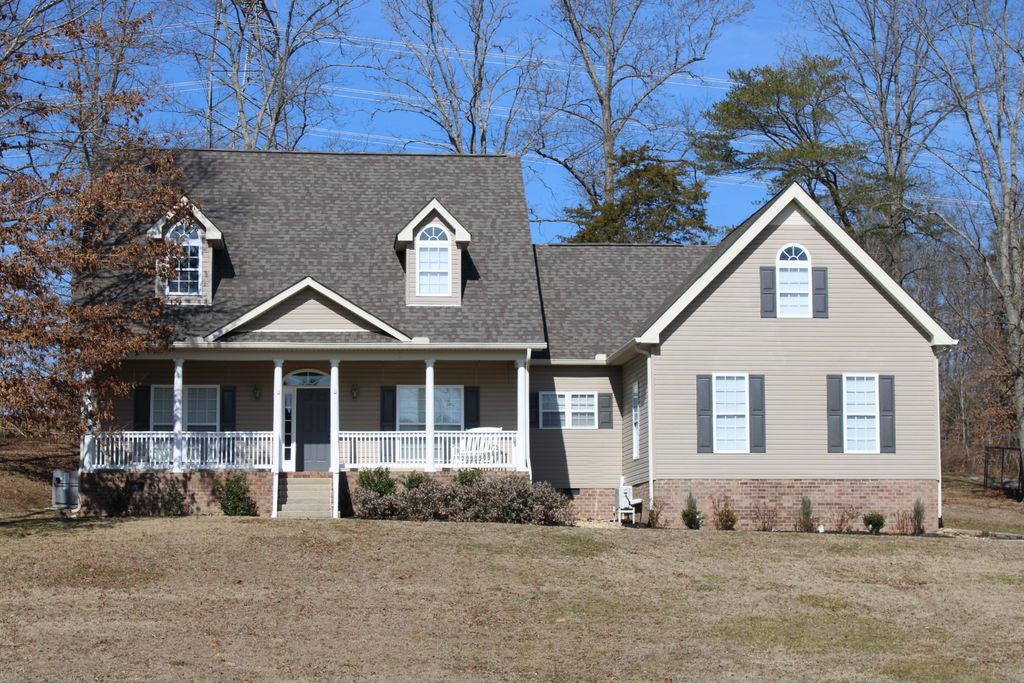 545 Red Fox Dr, Burns, TN 37029