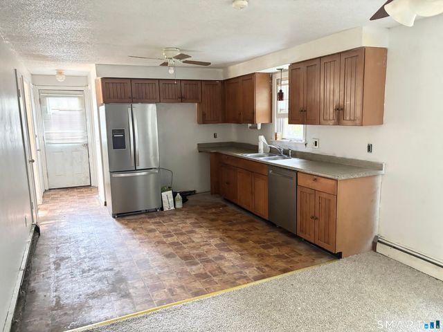 369 Bidwell Street, Manchester, CT 06040
