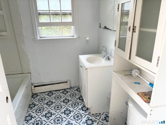 369 Bidwell Street, Manchester, CT 06040
