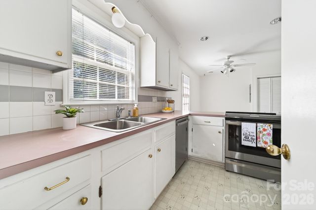 7516 Watercrest Road, Charlotte, NC 28210