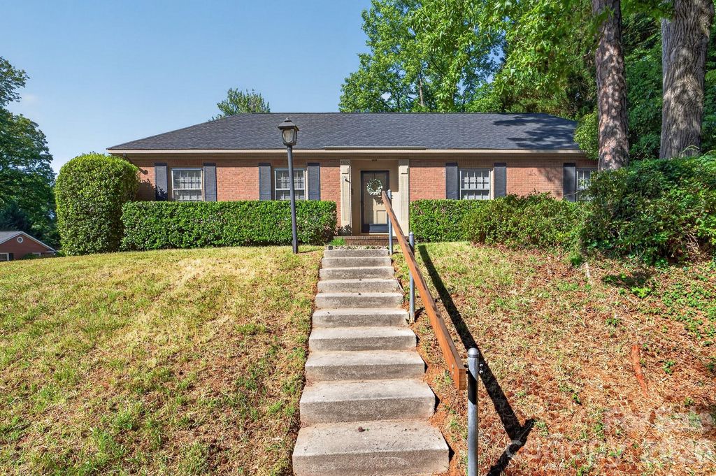 7516 Watercrest Road, Charlotte, NC 28210