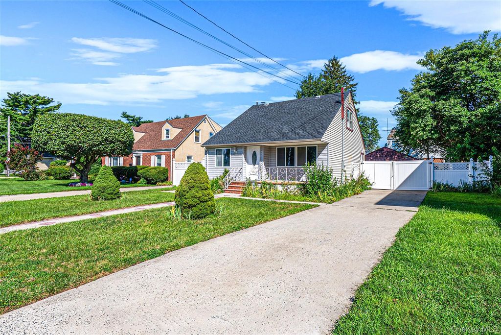 231 Cedar Street, Hempstead, NY 11550 — exterior