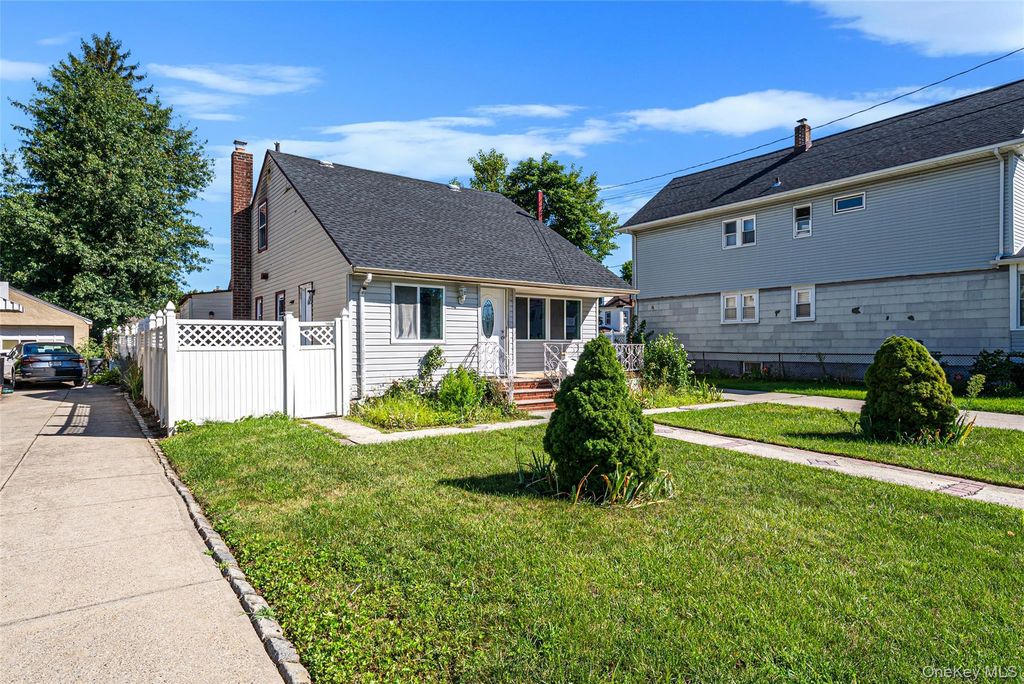 231 Cedar Street, Hempstead, NY 11550 — photo 3