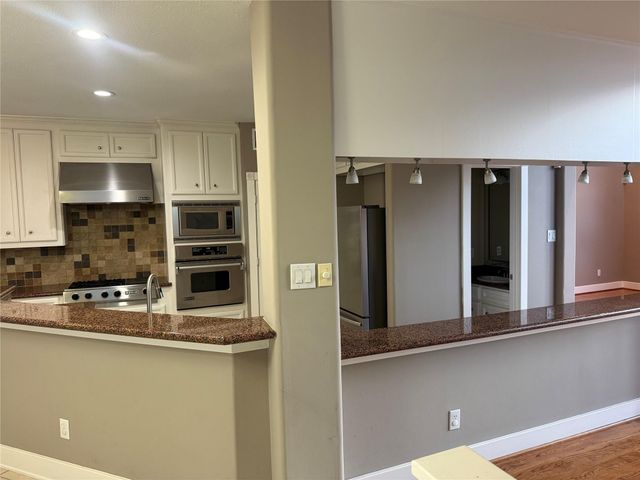 332 Asbury Street, Houston, TX 77007