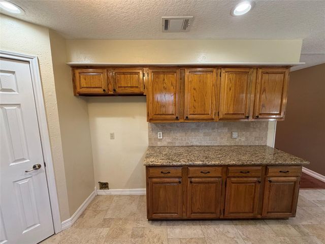 62 Raintree Court, Lake Jackson, TX 77566