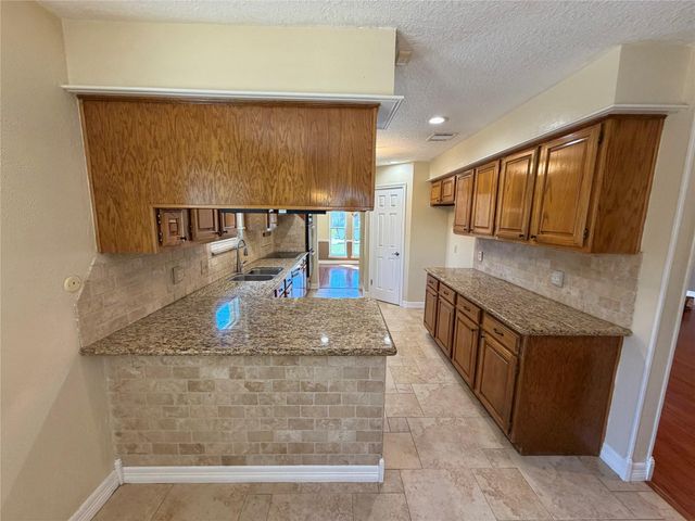 62 Raintree Court, Lake Jackson, TX 77566