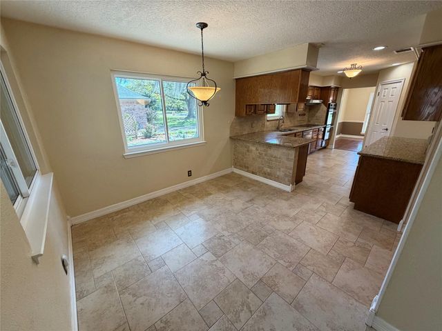 62 Raintree Court, Lake Jackson, TX 77566