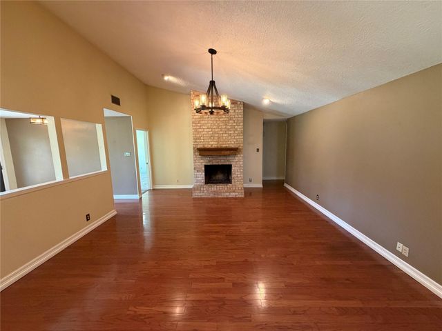 62 Raintree Court, Lake Jackson, TX 77566