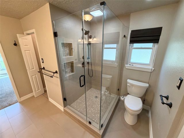 62 Raintree Court, Lake Jackson, TX 77566