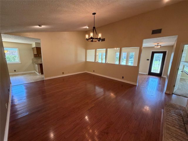 62 Raintree Court, Lake Jackson, TX 77566