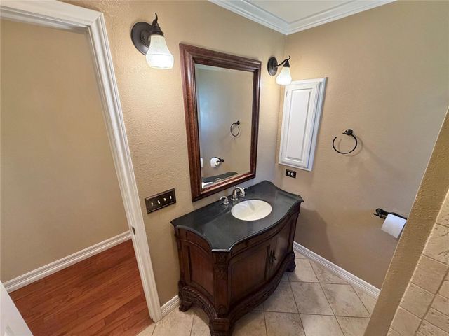 62 Raintree Court, Lake Jackson, TX 77566