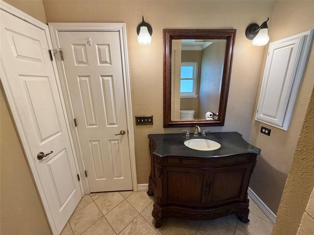 62 Raintree Court, Lake Jackson, TX 77566