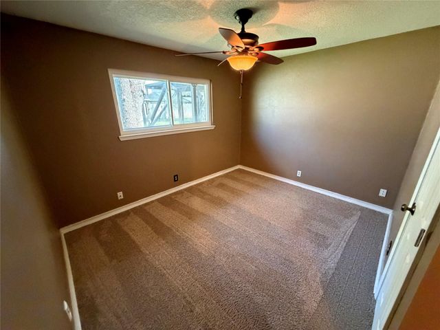 62 Raintree Court, Lake Jackson, TX 77566