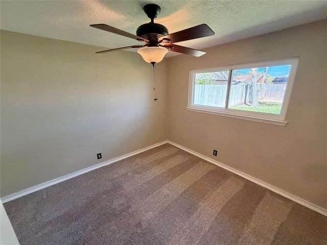 62 Raintree Court, Lake Jackson, TX 77566