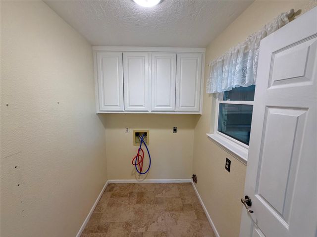 62 Raintree Court, Lake Jackson, TX 77566