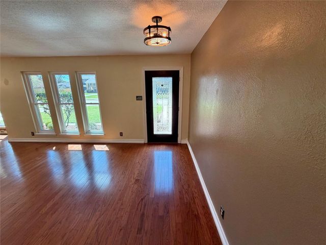 62 Raintree Court, Lake Jackson, TX 77566