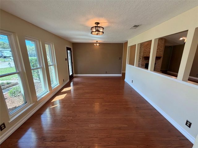 62 Raintree Court, Lake Jackson, TX 77566