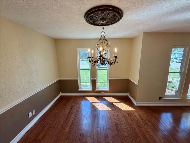 62 Raintree Court, Lake Jackson, TX 77566