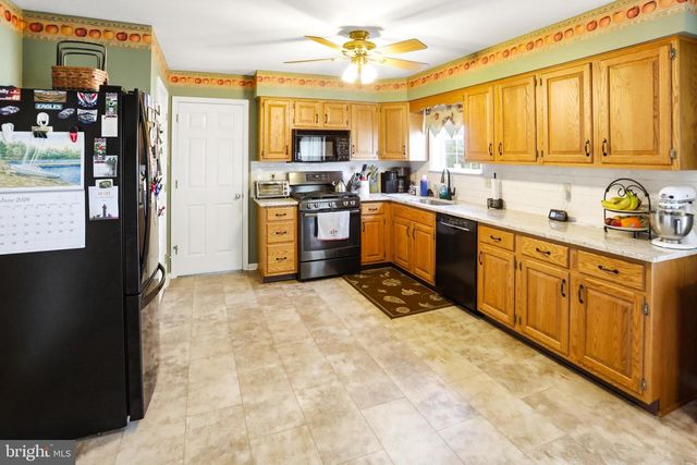 102 NOBLE LN, Gilbertsville, PA 19525