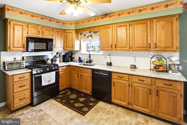 102 NOBLE LN, Gilbertsville, PA 19525