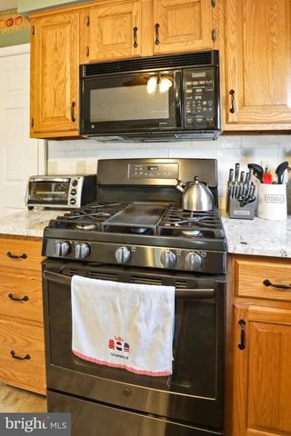 102 NOBLE LN, Gilbertsville, PA 19525