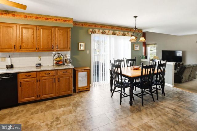 102 NOBLE LN, Gilbertsville, PA 19525