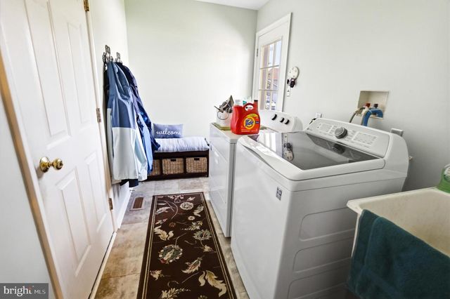 102 NOBLE LN, Gilbertsville, PA 19525