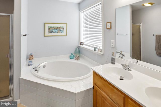 102 NOBLE LN, Gilbertsville, PA 19525