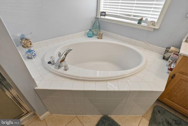 102 NOBLE LN, Gilbertsville, PA 19525
