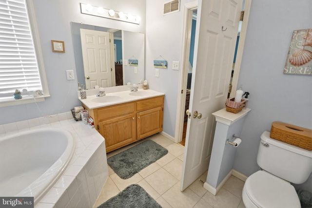 102 NOBLE LN, Gilbertsville, PA 19525